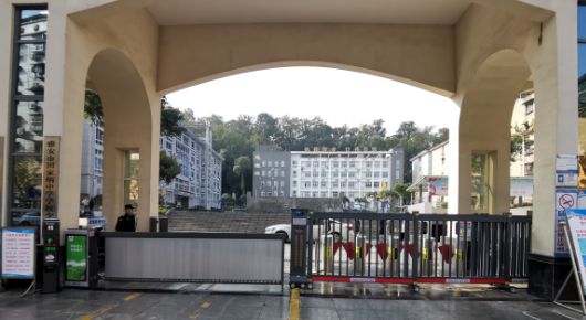 英龍智能段滑門 2258-C2 進駐雅安市田家炳中學學校少年宮